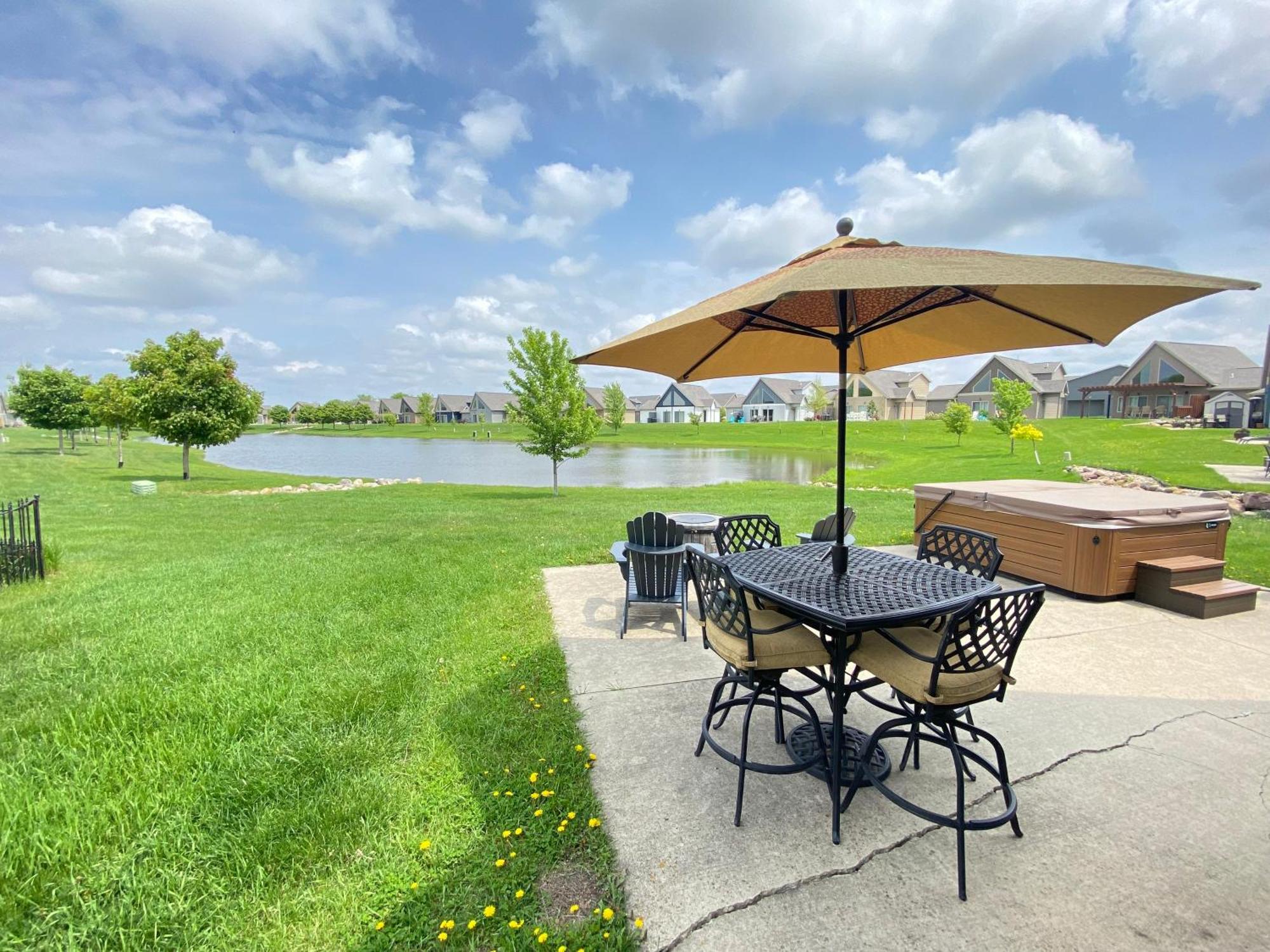 Boho Bungalow On The Pond W/ Hot Tub Arnolds Park Esterno foto