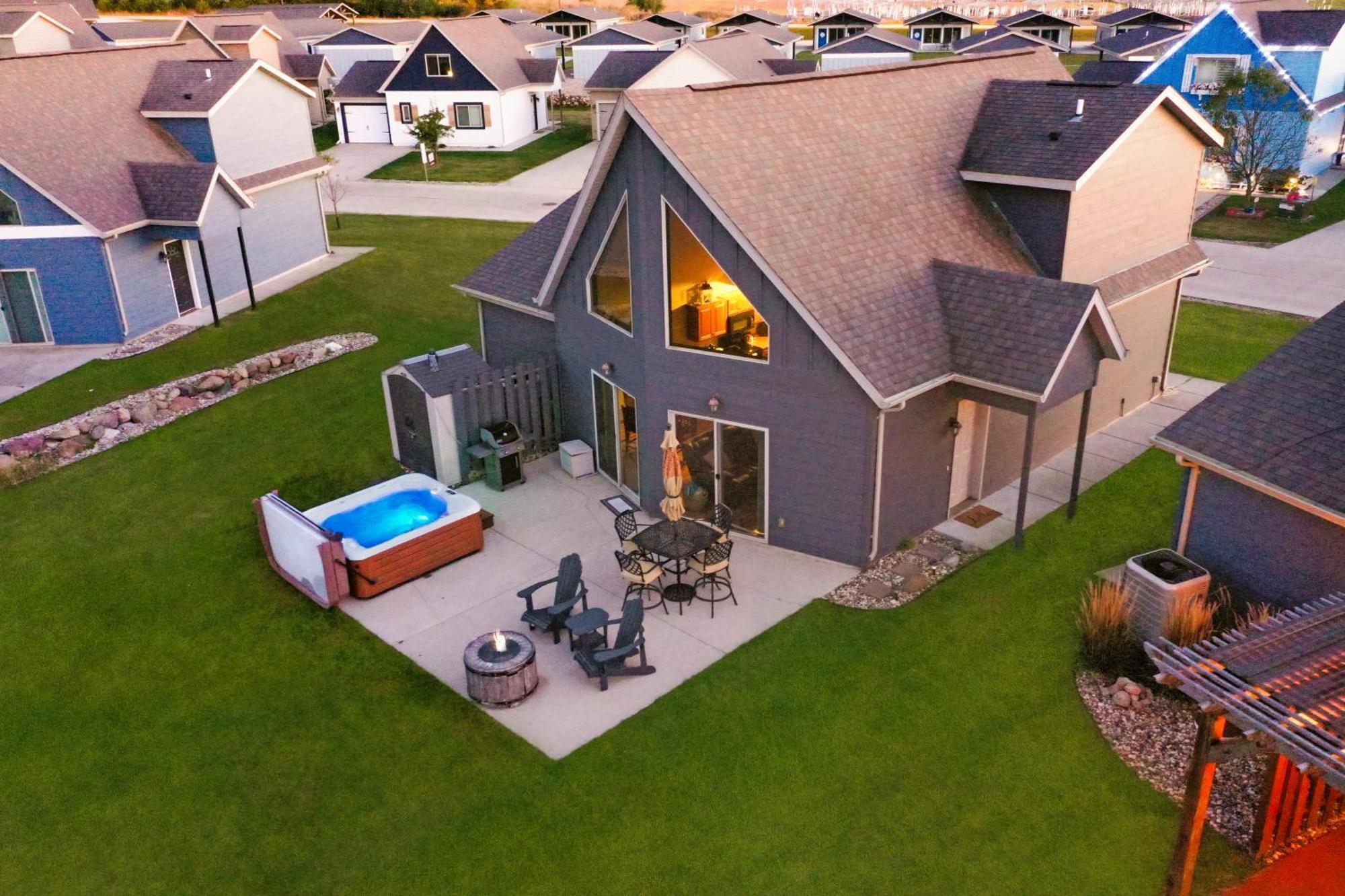 Boho Bungalow On The Pond W/ Hot Tub Arnolds Park Esterno foto